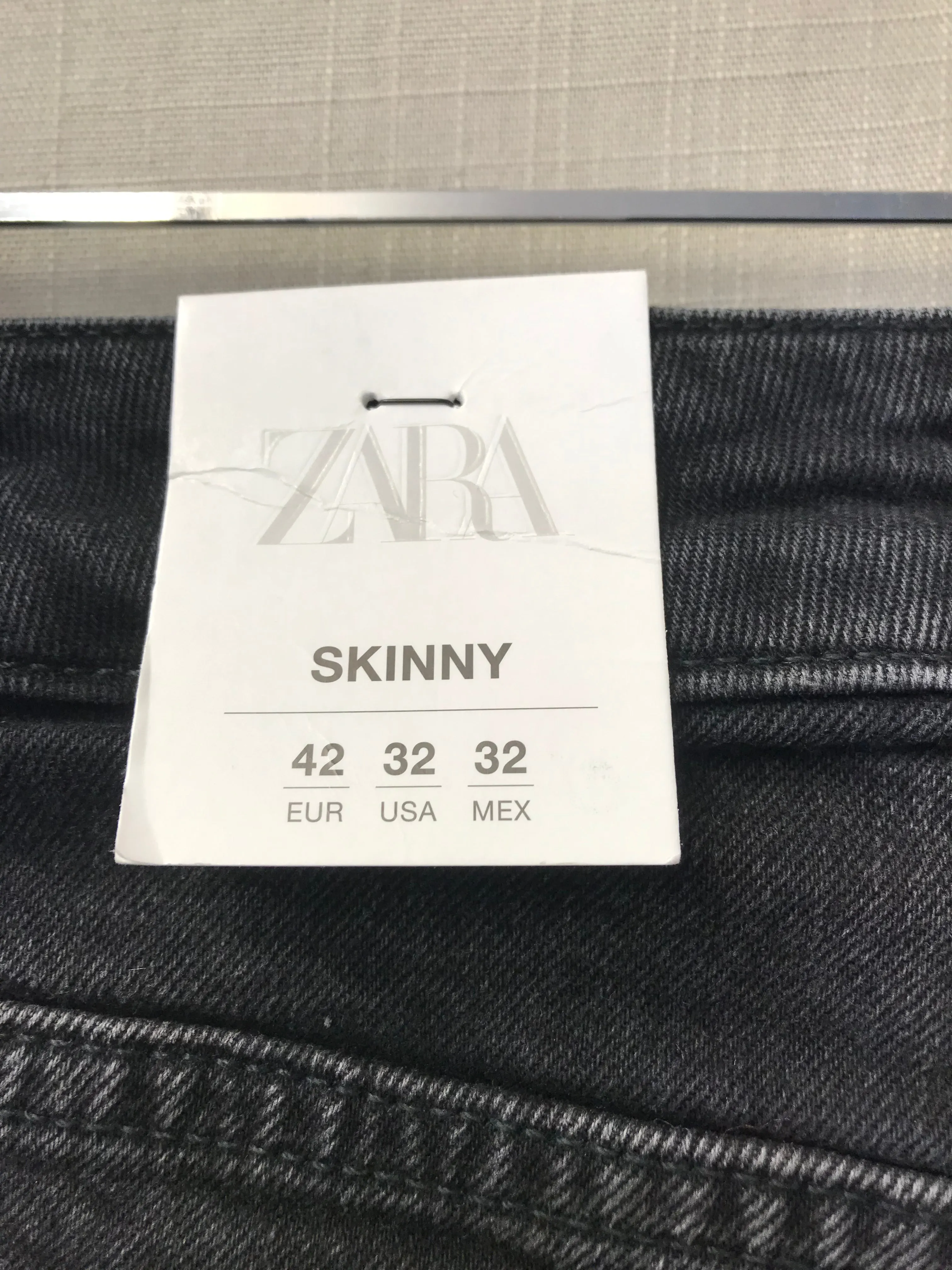 BNWT Zara Skinny Fit Ripped Black Jeans Size 32